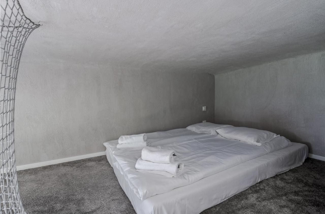 Parkside Fresh Apartments - Old Town Guesthouse - By Upstairs คราคูฟ ภายนอก รูปภาพ