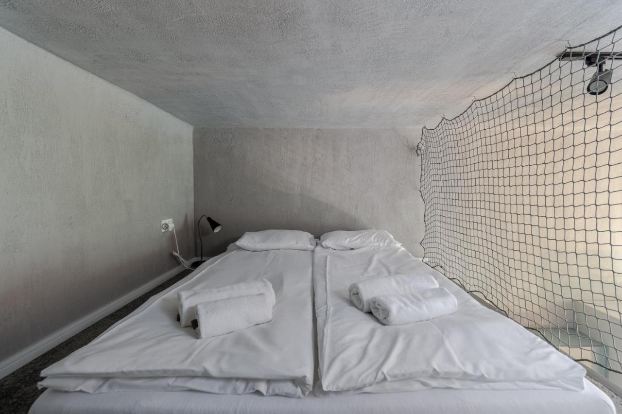 Parkside Fresh Apartments - Old Town Guesthouse - By Upstairs คราคูฟ ภายนอก รูปภาพ